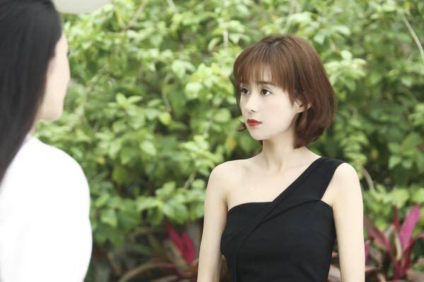 一个是姚梦桂,一个是霸道迷人的大明星姐姐,另一个是小木,一个温柔