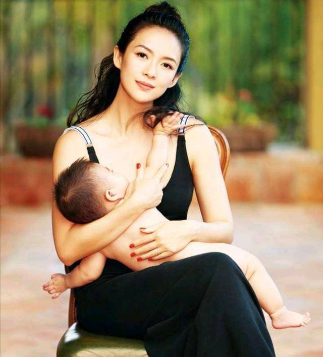 章子怡为啥这么爱大肚抱娃拍照,还自曝体重,网友一句话说出重点_照片