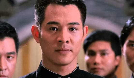 59岁李连杰近照引担忧!脖子比脸粗似甲亢复发,模样大变认不出