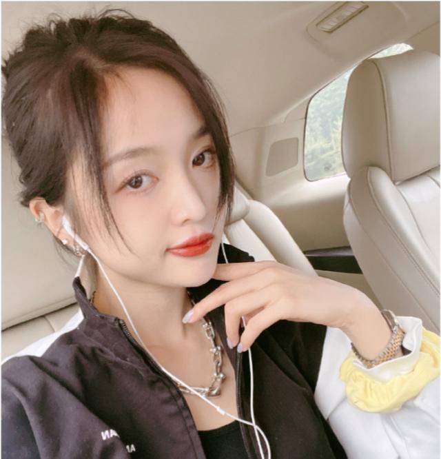 吴宣仪好无奈,上节目素颜出镜,遭网友吐槽妆前妆后反差大_化妆_回应