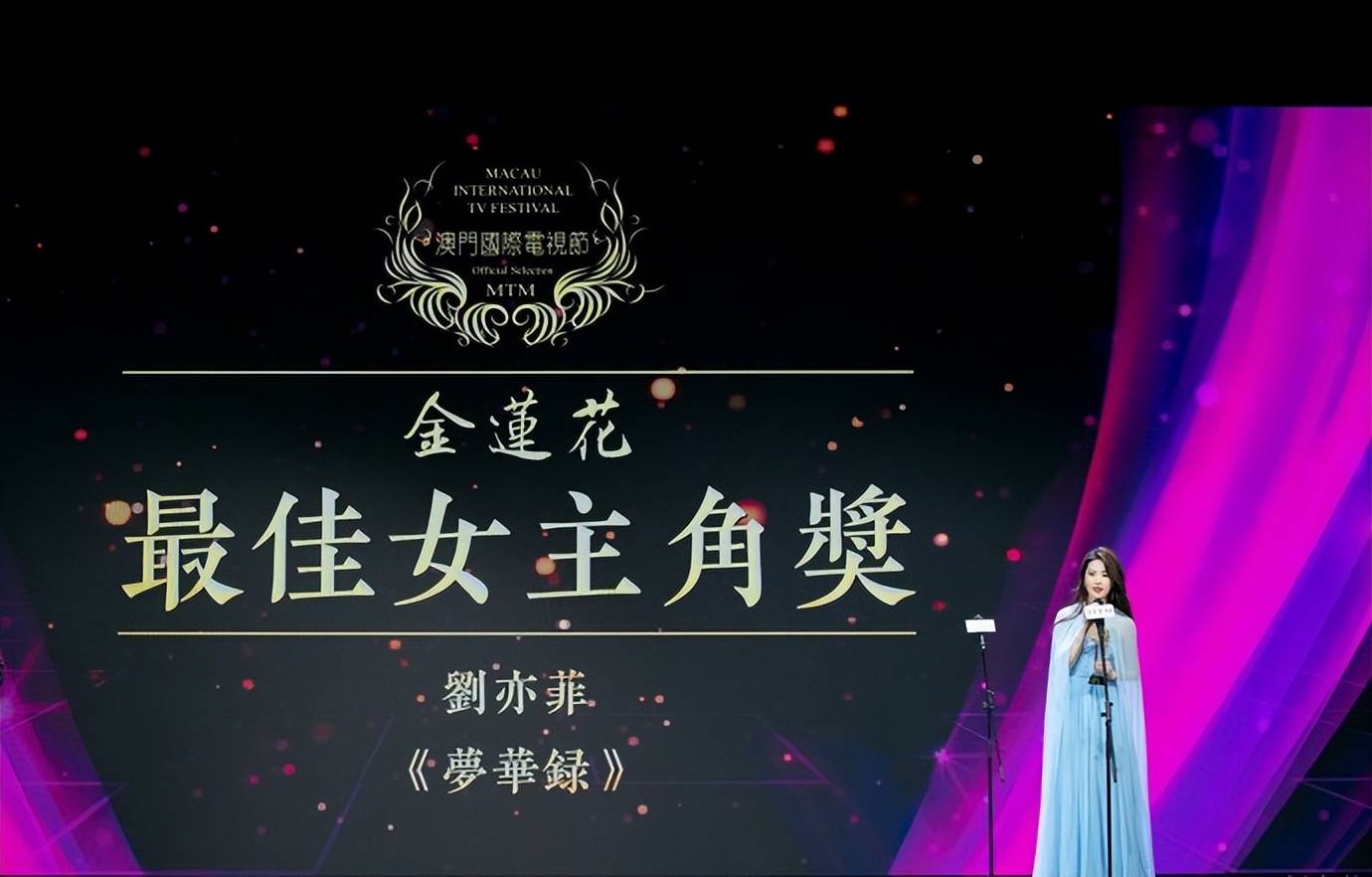 国内最红的女星：章子怡和刘亦菲一同走红毯，国际电影节争妍斗艳