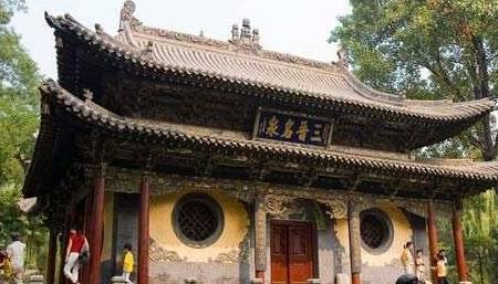 它是中国最早皇家园林，至今毫无损坏，不在北京不在西安
