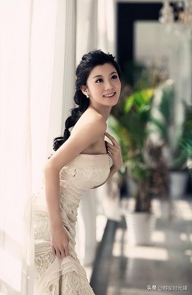 主持人费沁雯:因《王牌》女郎出圈,与沈涛传绯闻,身材不输柳岩_节目