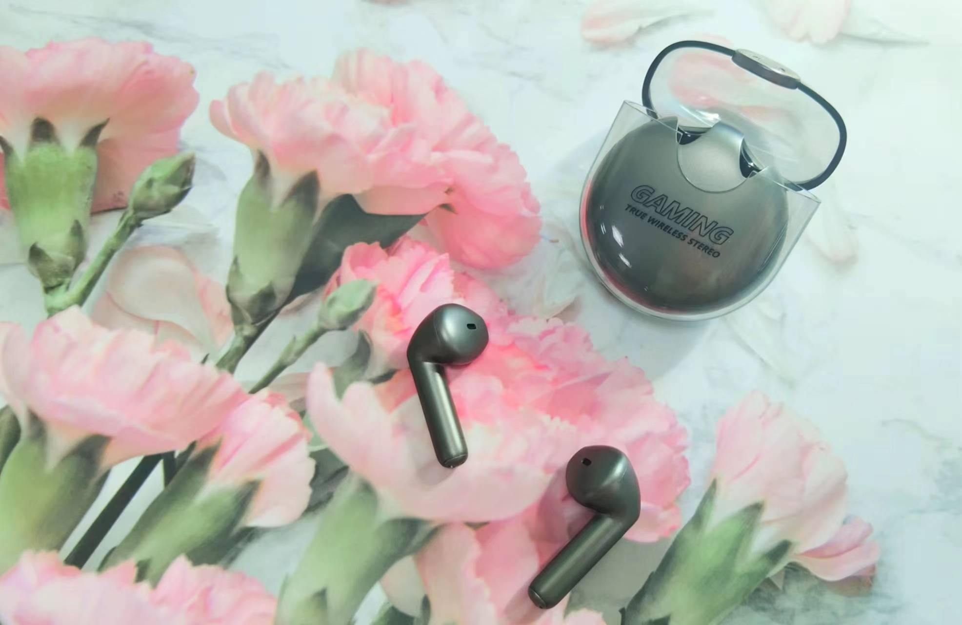 漫步者gm5内置12mm动圈单元,三频表现较为均衡,低频表现比较好.