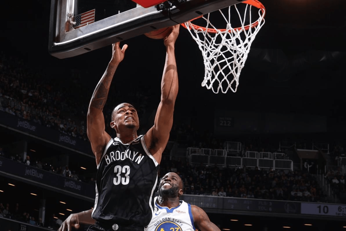 在比赛中,篮网队的中锋尼古拉斯·克拉克斯顿(nicolasclaxton)表现