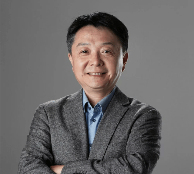 顺利交棒迭代,卢伟冰取代王翔成为小米集团总裁,你们怎么看?_搜狐网