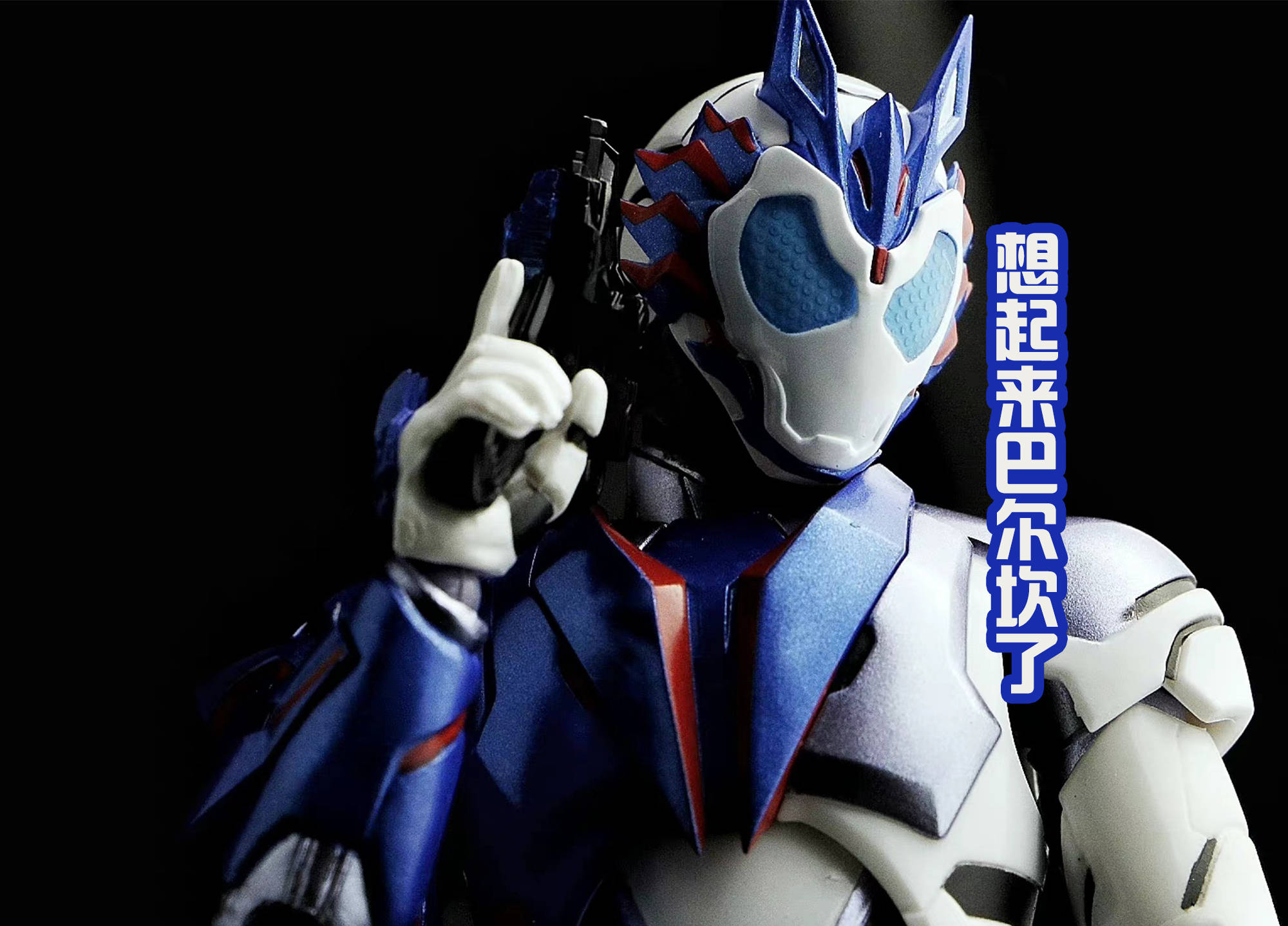 右边的假面骑士动物原型是麻雀吗?