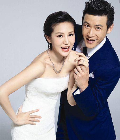 2001出演家庭喜剧《婆媳过招》,2002年主演爱情剧《啼笑因缘》,2005年