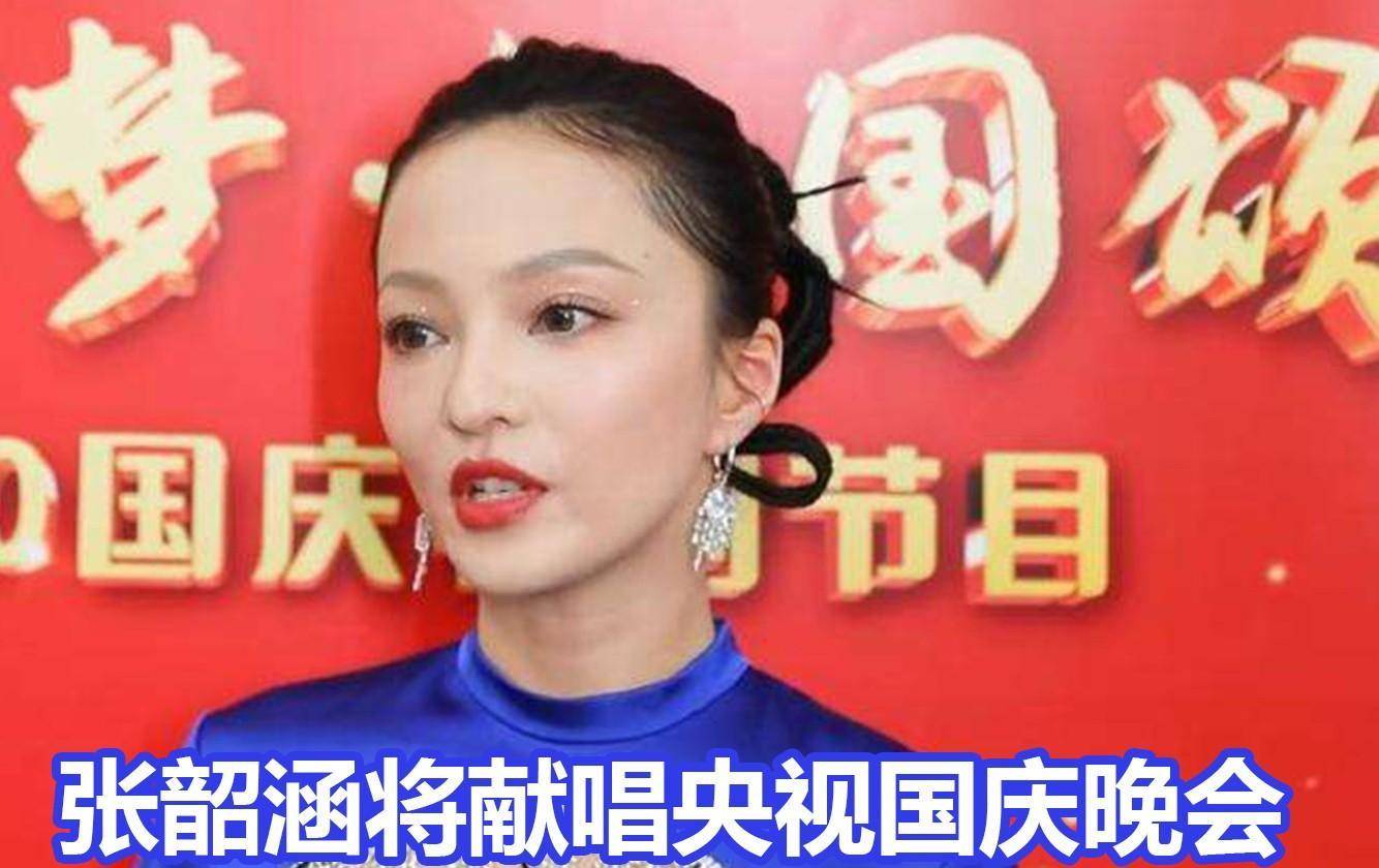 艺人代表成龙和澳门艺人代表刘乃奇等同台演唱经典歌曲《怒吼吧黄河》