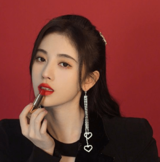 有种"特殊"叫鞠婧祎的美人痣,别人都是在眉宇间,而她的让人羡慕_因为