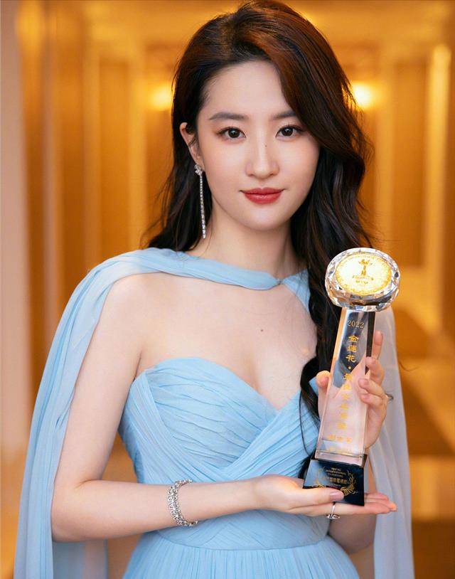 刘亦菲现身澳门，获得“金瓶梅”最佳女主角，奖项含金量遭质疑