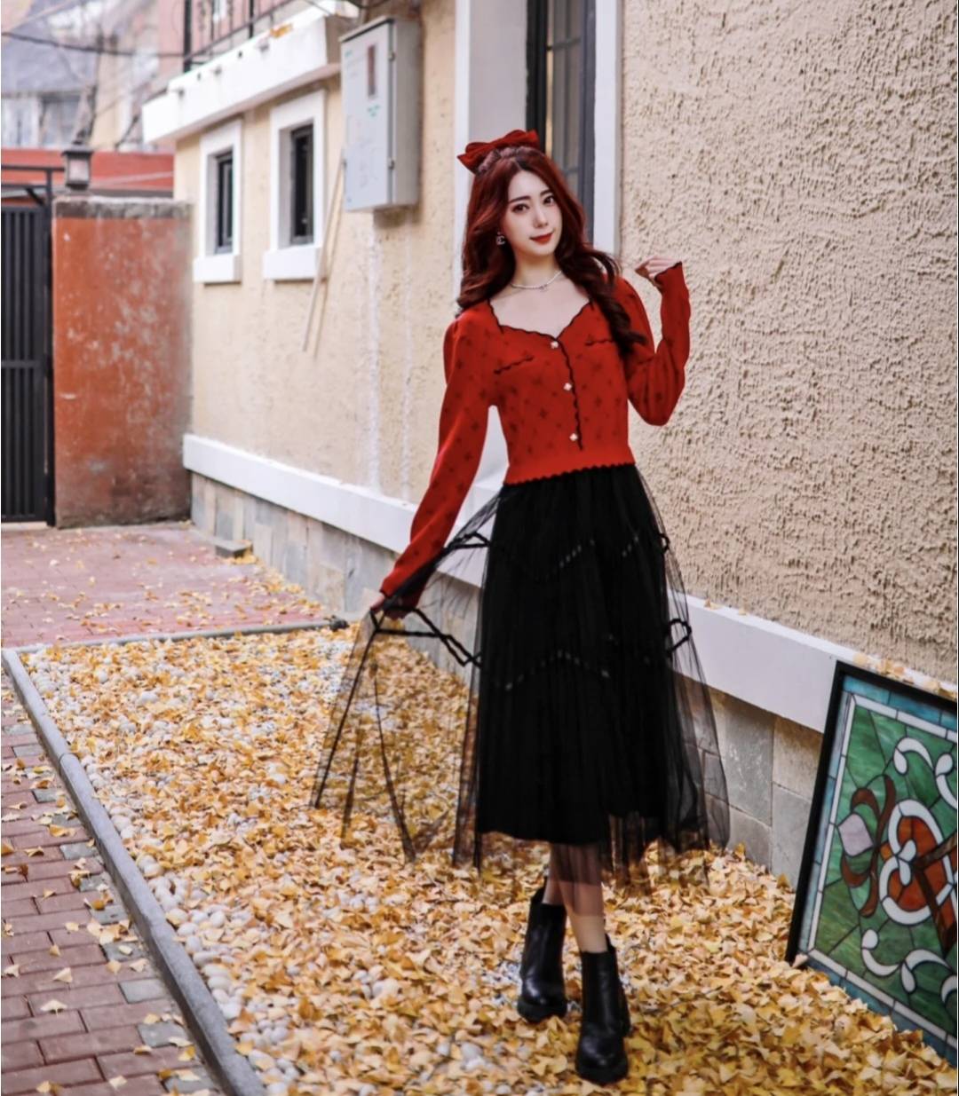 look9 红色毛衣 黑色丝绒裙/波点丝袜红色毛衣 丝绒裙 黑丝也很香,一