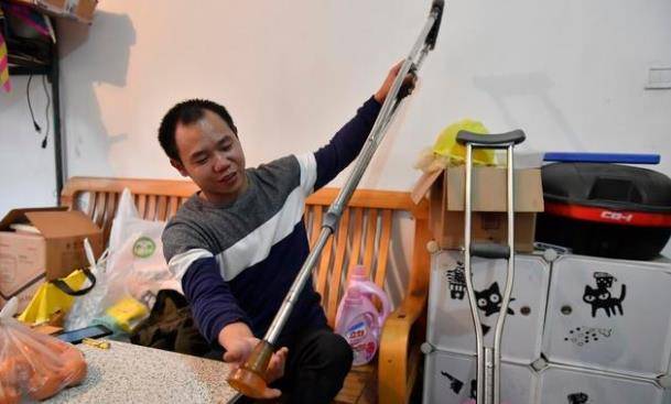 被迫嫁给大我17岁的瘸子,他每晚做的事,让我再也离不开他_老公_弟弟