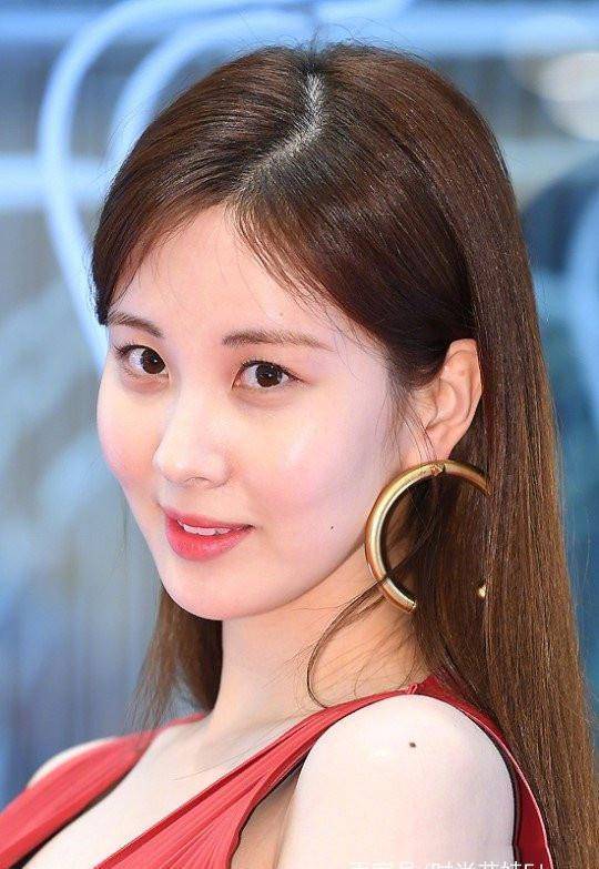 徐贤单飞后越长越漂亮,红长裙配长发难掩好气质,这状态不像90后_身材