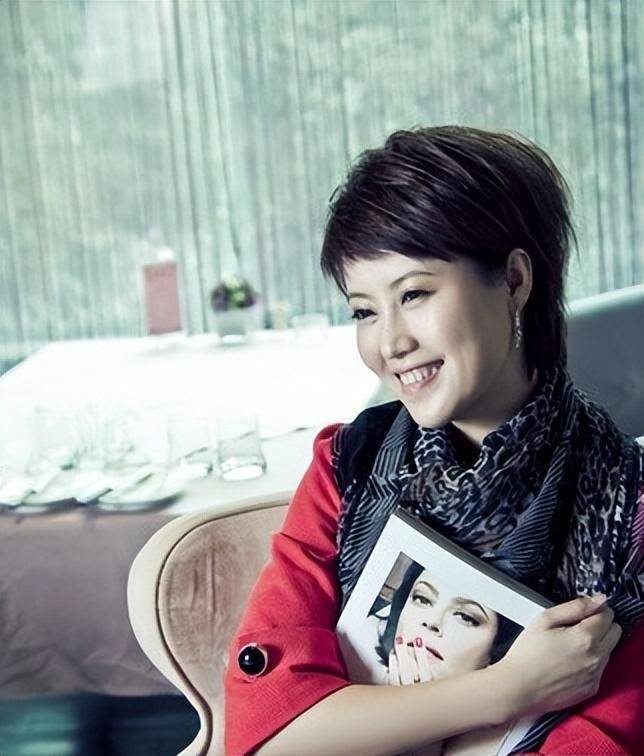 任良韵:连续6年主持安徽卫视春晚,工作25年,44岁成当家花旦_认可_节目