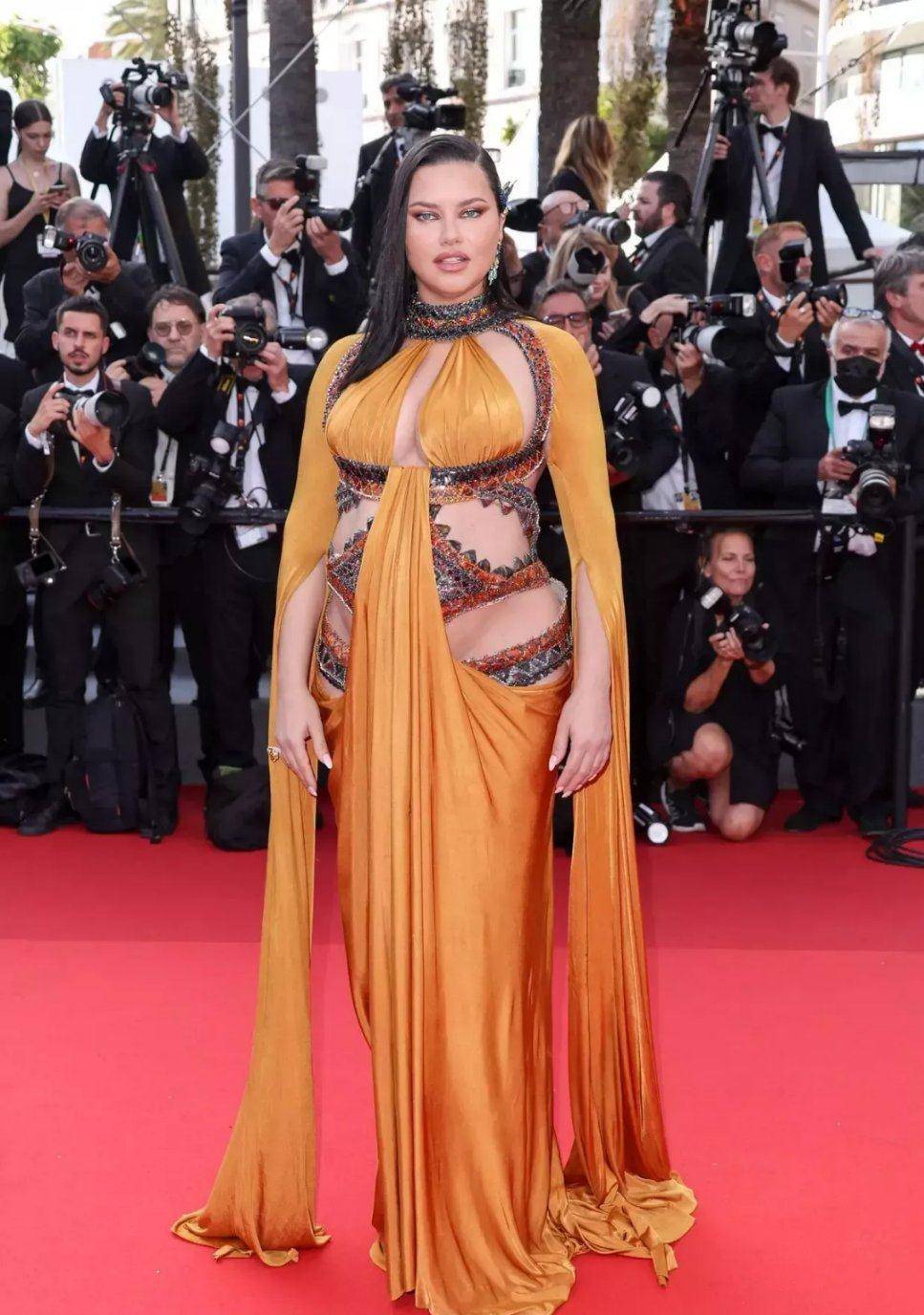 昔日维密一姐利马成大码模特,52岁老米还身材苗条,坐拥千万资产_人家