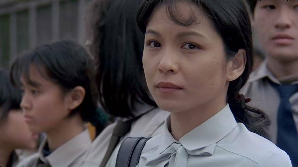 再刷《饮食男女》,发现李安仅用5次妆发服饰就讲完了大姐的故事
