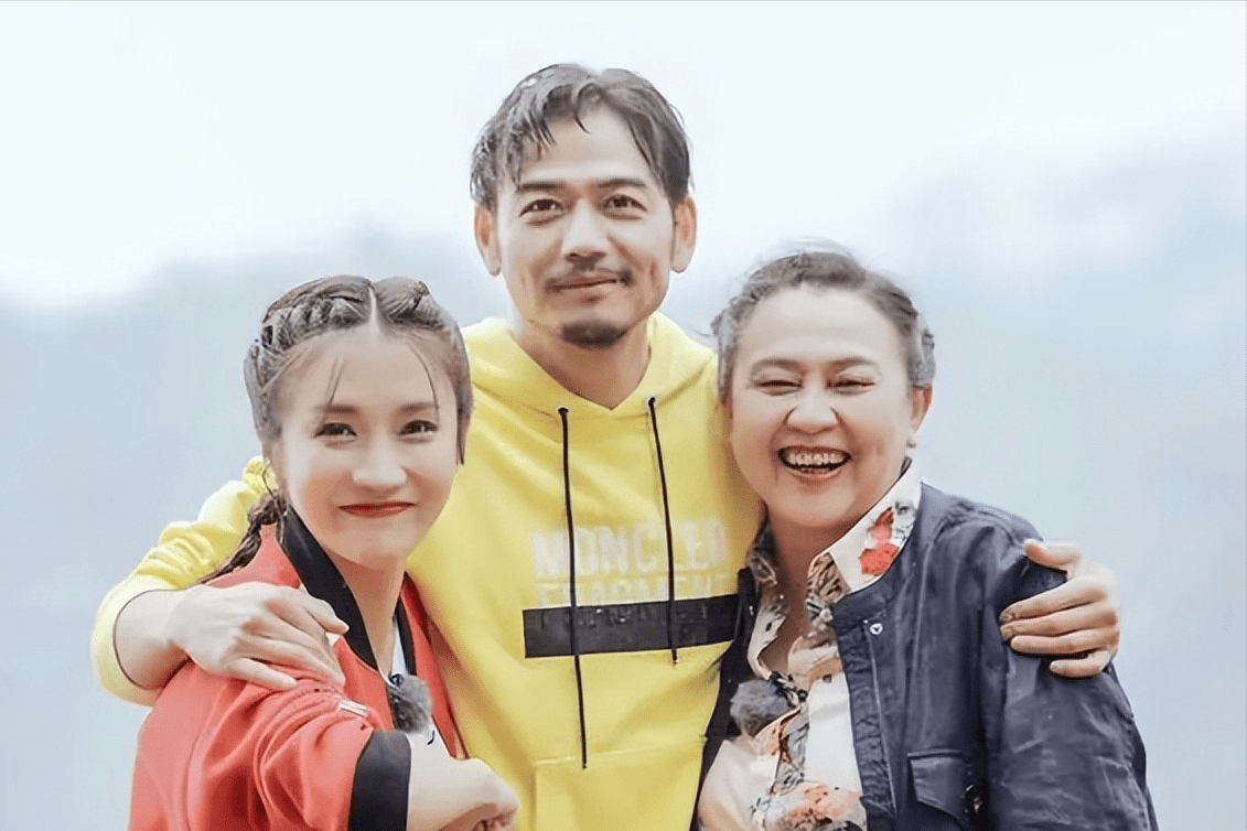 面对乱发火的老公,王黎雯只能委屈:"你不是说喜欢你妈的味道吗?