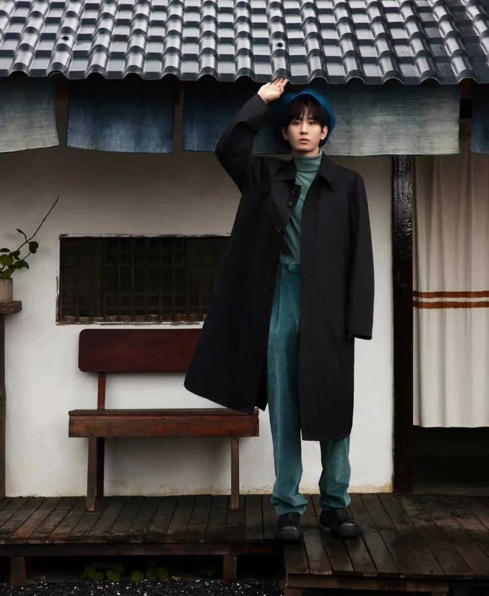 成毅费加罗男士十二月刊封面,清新俊逸,温文尔雅._西装_大片_角度