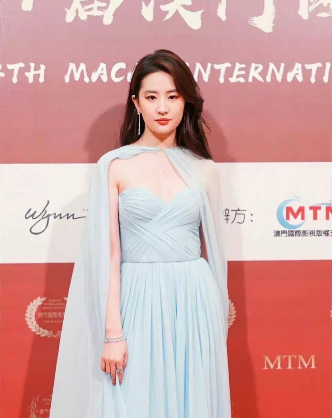 恭喜神仙姐姐刘亦菲,获澳门国际电视节最佳女主角_赵灵儿_样子_金莲花