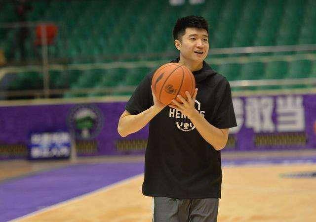 38轮常规赛合计打了22分钟_李泓翰_比赛_赛季