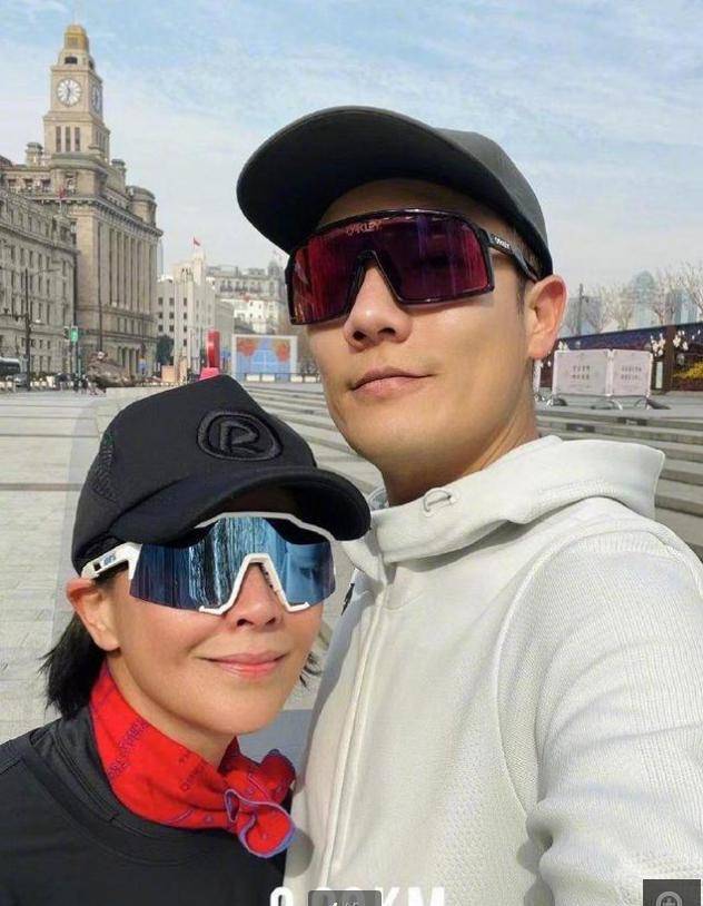 女神变主妇无暇健身发福,老公约刘嘉玲跑步_丁子高_面部_染坊