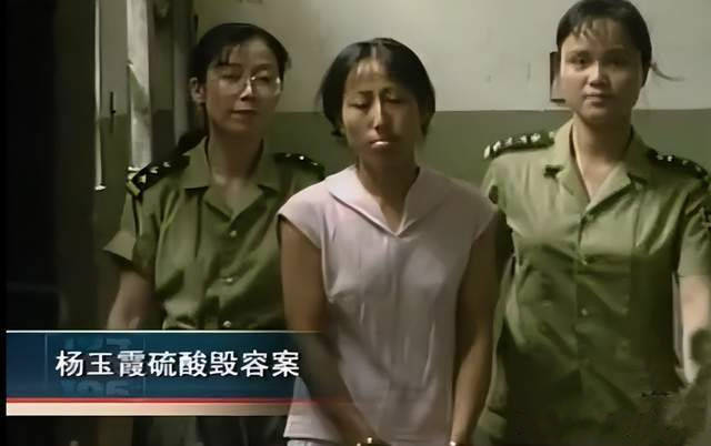 1996年上海女教师用硫酸毁容情人妻女,自首后悔罪,法官:坚持判死刑