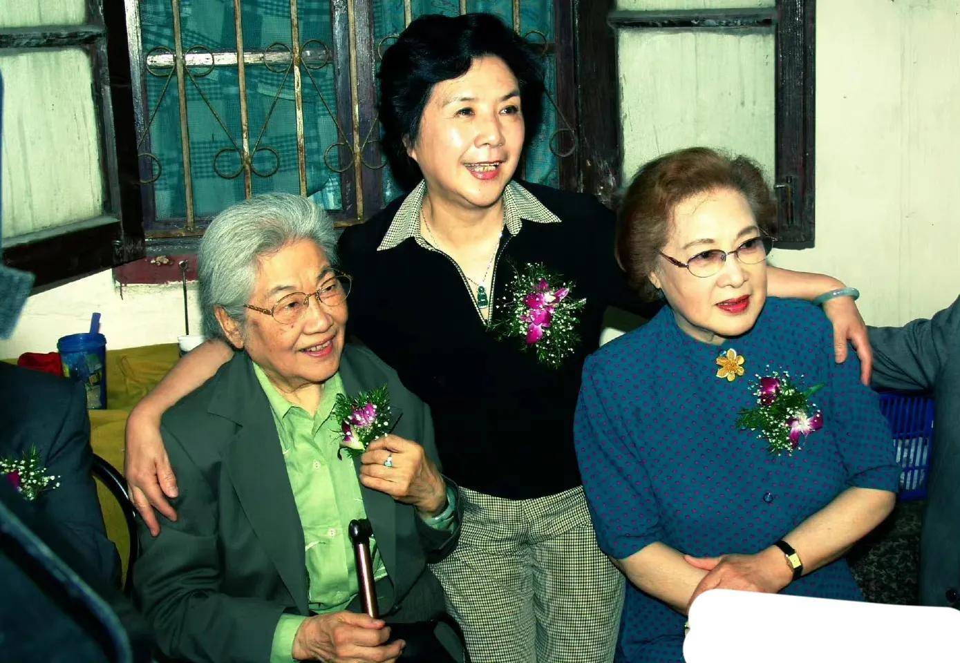 87岁舞蹈家赵青去世,感染新冠后曾康复,平安夜突然无生命体征_母亲