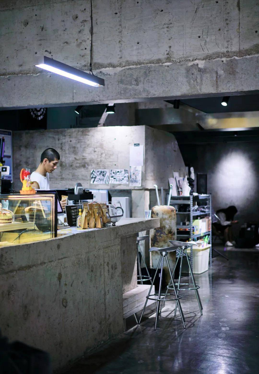 除了hg-one的手摇磨豆机和lamarzocco strada的咖啡机,更配备了专业的