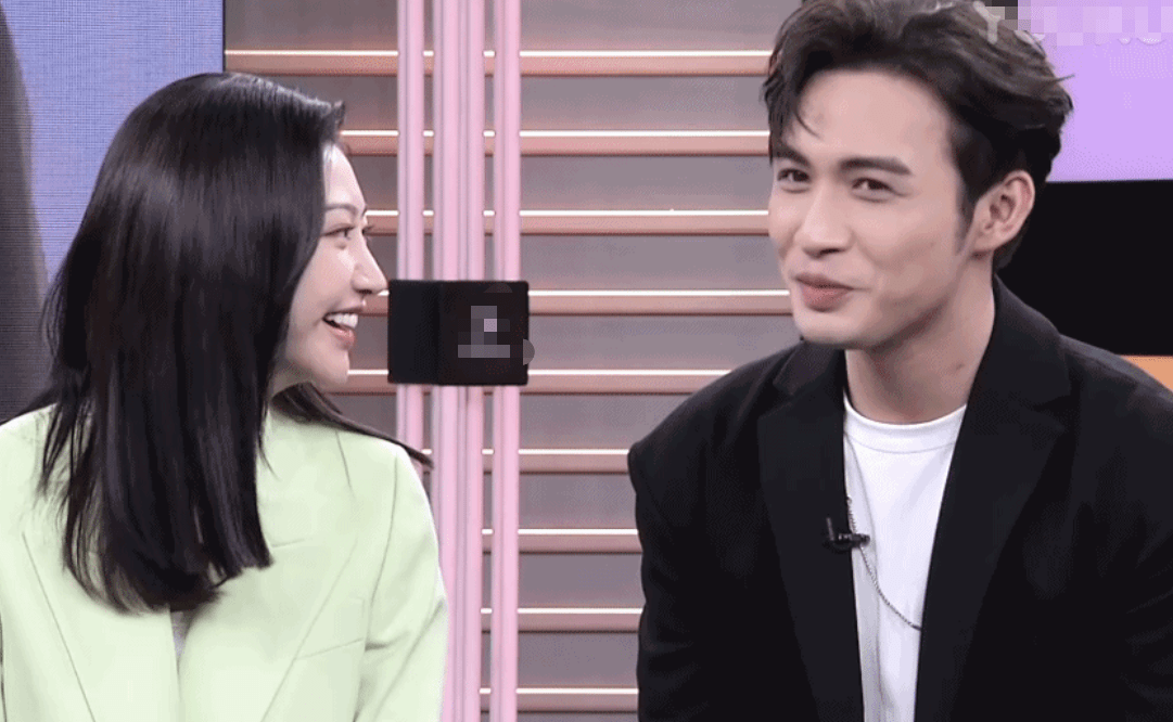 景甜张彬彬合体出镜,再现司藤秦放按唇杀,互动太甜,全程姨母笑_时候