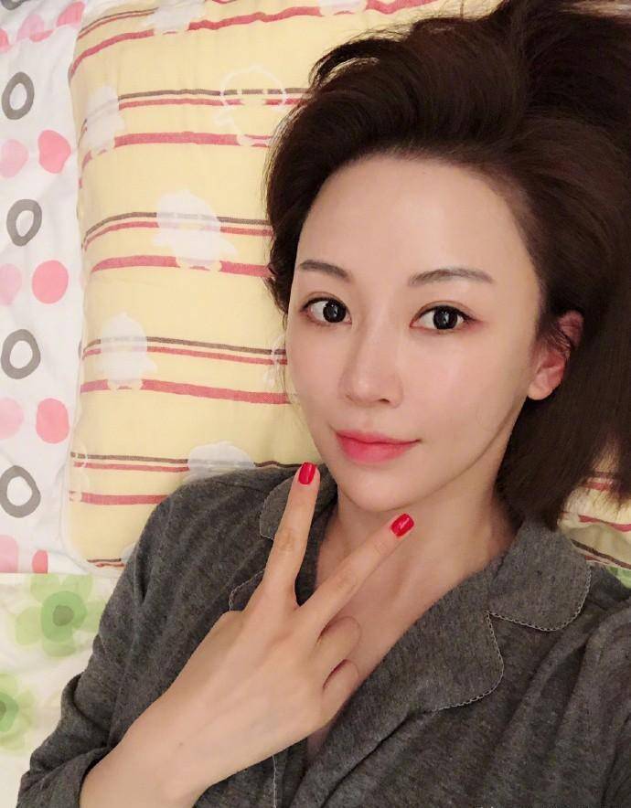原创潘晓婷38岁仍无人敢娶?看到睡衣照的那一刻,网友:换你敢娶吗?