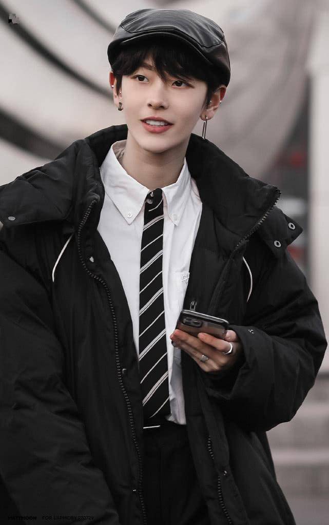 杨幂旗下唯一撞脸李钟硕的艺人:拿西装 毒汁帽,帅到我说不出话_刘梦