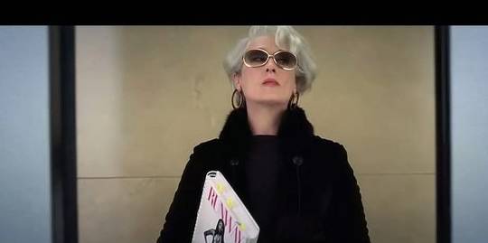 穿普拉达的女王,应该残酷冷血一路狂奔,还是抛开名利听从本心?