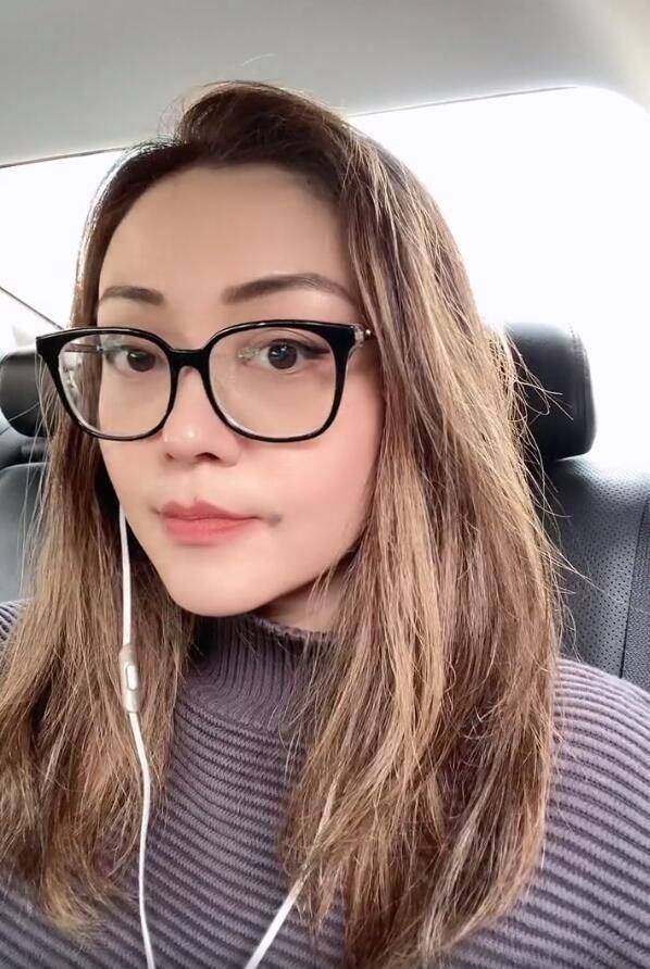 此后,王婷婷和在职丈夫结婚,生了酷帅的孩子,听说是2008年出世,和王刚