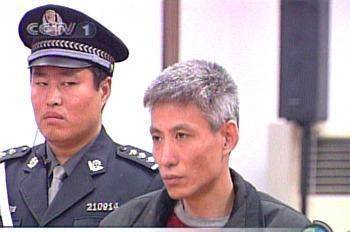 2003年沈阳黑老大刘涌被判死刑,向妻子苦笑点头,临刑前表情镇定_进行