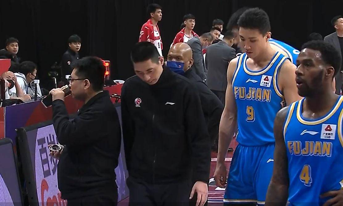 黎伊扬的投射一直不好,上赛季和本赛季都是25%左右