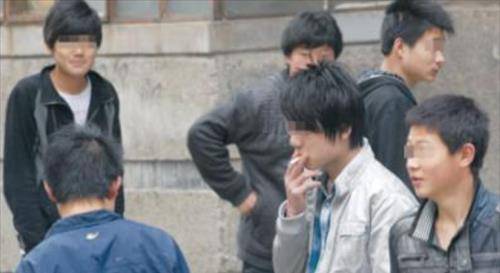 之后林文栋又开始了他那花天酒地的生活,这在他的
