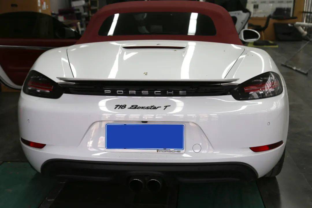 保时捷718升级贯穿尾灯 保时捷家族经典