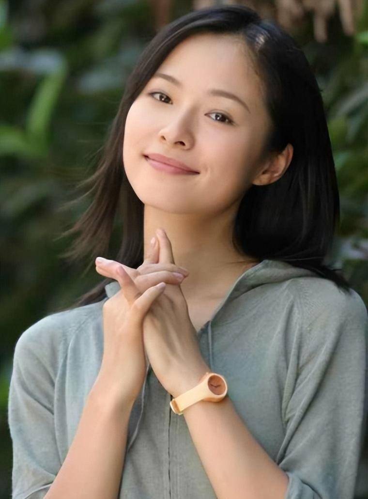 她与戴琦,戴梦瑶等人组成了"漂亮宝贝"演唱组.