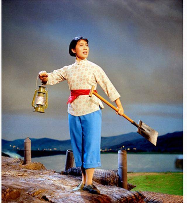 《龙江颂》李炳淑:曾红极一时,丈夫离世16年