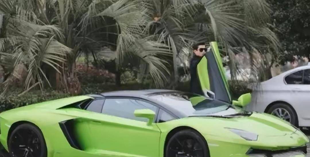 华晨宇,终究为自己的"迷惑行为"付出了代价_华福_音乐_生活