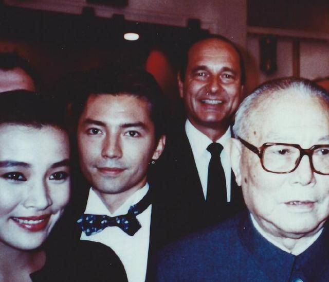 尊龙终是错过了陈冲,68岁还单身,林青霞为看他几眼陪着打一夜牌_内心