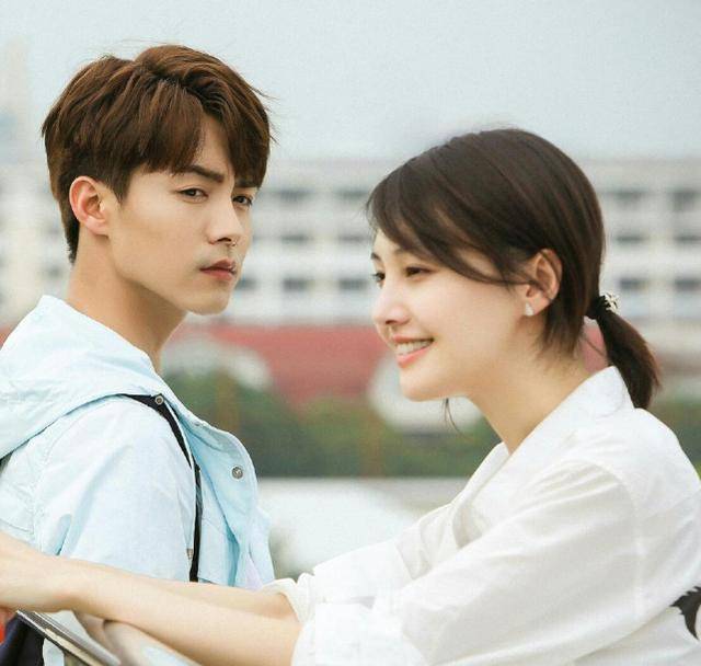 郑爽被传遭老家邻居排挤,还被自称安徽首富的网红求婚_网友_孩子_索赔