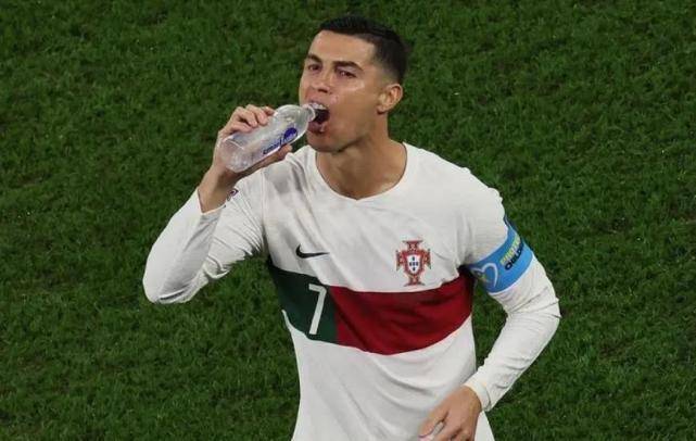 C罗原创社交媒体圣诞礼品！女友乔治娜花大代价送总统豪车