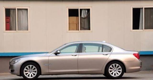 任正非开车半路抛锚,求助交警蜀黍!