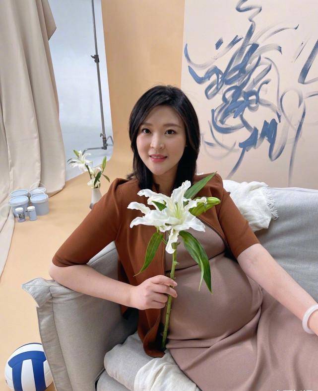 惠若琪近况半年福态满分,老杨则消瘦了不少,夫妻同框大小脸亮眼_老公