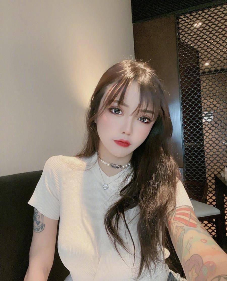 韩安冉整容脸太可怕!离开美颜滤镜五官快融化,网友:刀疤布满脸