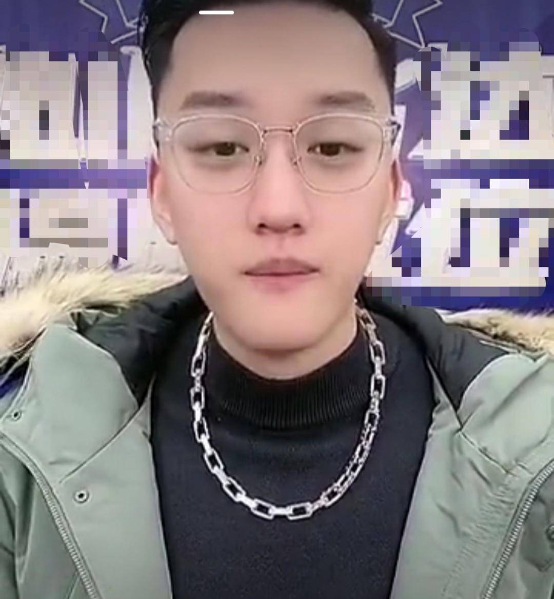 猫妹妹前男友重回辛巴团队,向粉丝鞠躬姿态低,离开一年欠几千万