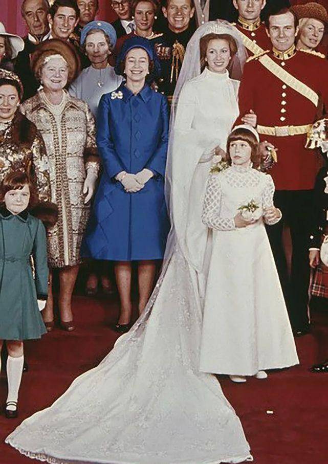 被母亲庇护72年安妮长公主,不给戴安娜面子,礼仪标准让梅根羡慕_英国