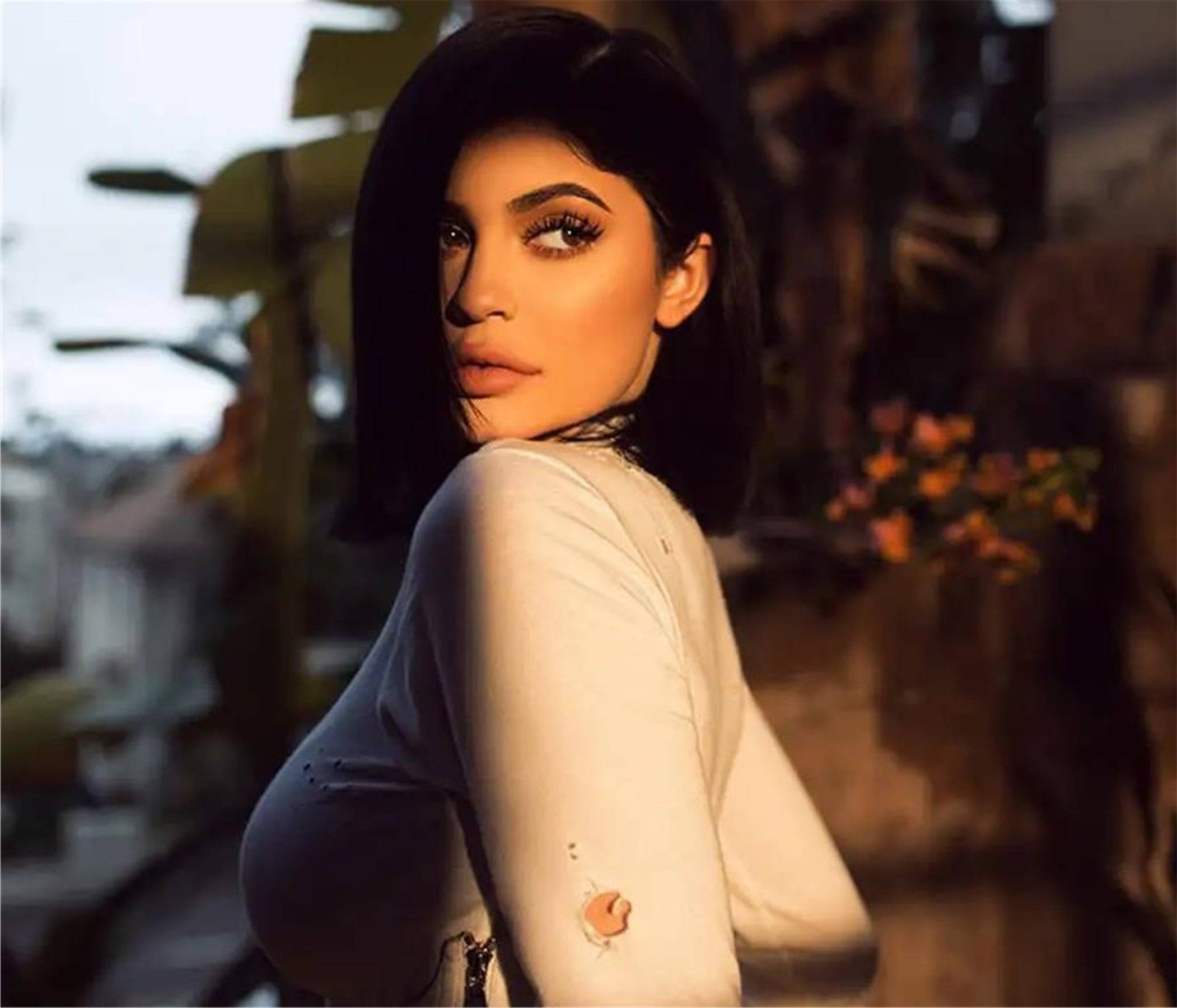 欣赏斯托米·韦伯斯特,时尚明星妈妈,凯莉詹纳给粉丝们